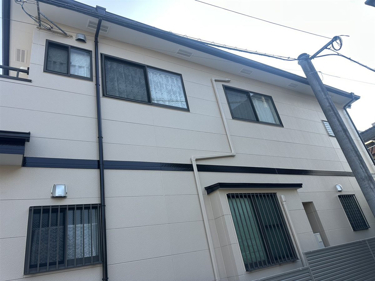 塗装後の2階建ての外観
