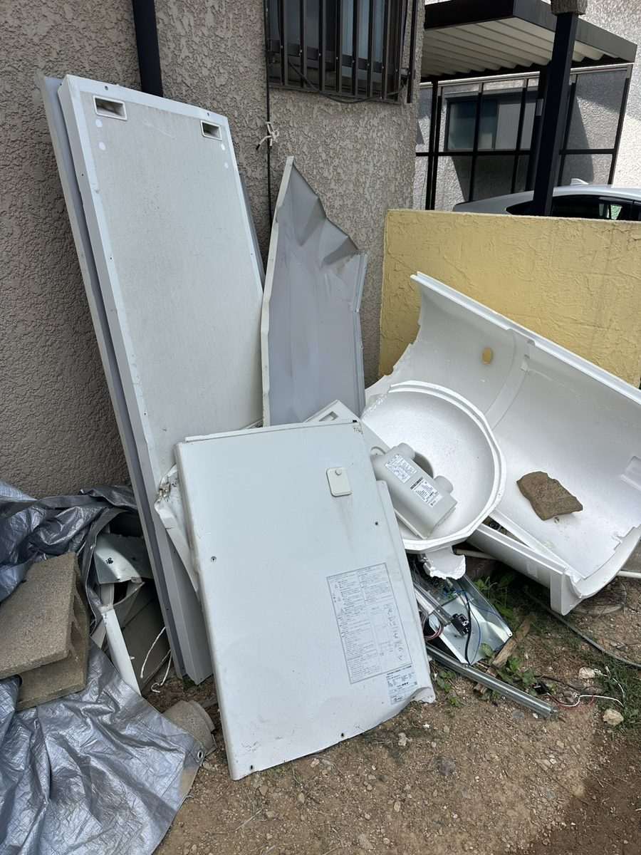 宇土市 エコキュートの転倒(施工前)