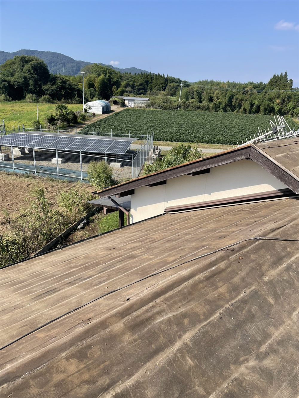 瓦をすべて外したあとの屋根の下地